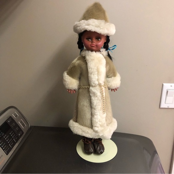 Vintage Regal Made in Canada Doll - Beautiful Condition & beautiful details - Picture 2 of 16
